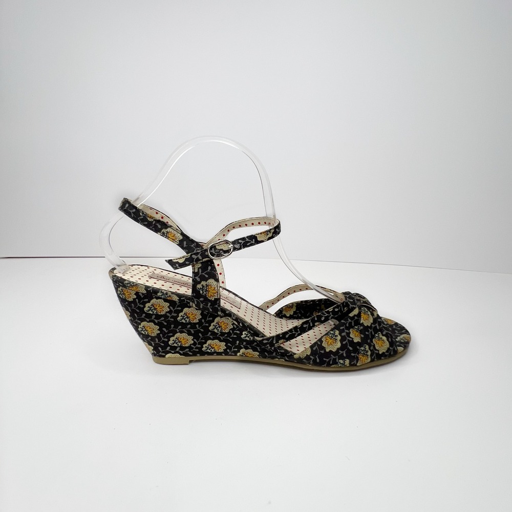 B.A.I.T Black Floral‎ Wedge Sandals 8.5
